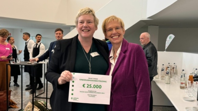 Tania ontvangt €25.000 namens RWDM Girls